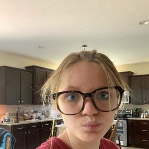 Meet your Posher, Ella